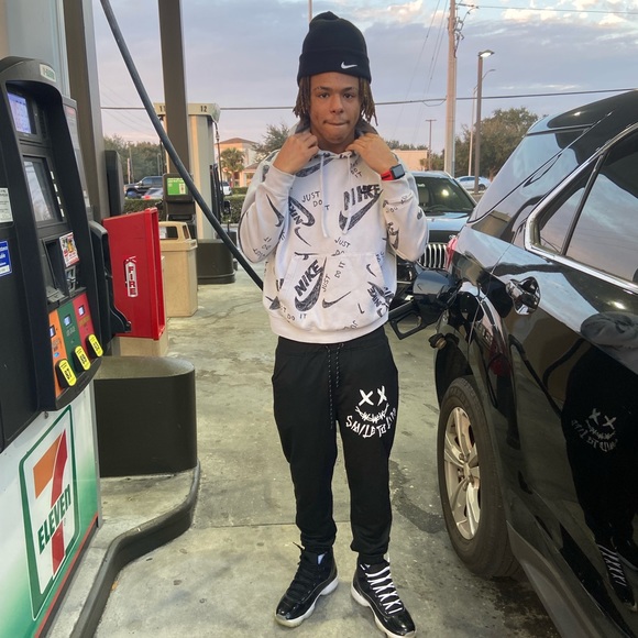 Meet your Posher, Malic - Picture 6 of 15